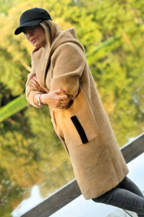 PŁASZCZ Z ALPAKI Z KAPTUREM sportowy CAMEL onesize