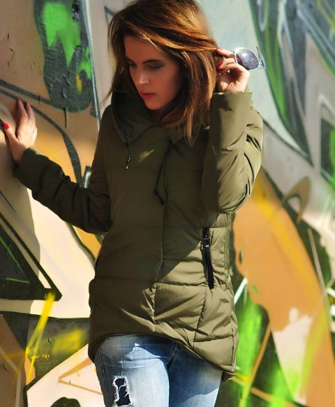 Kurtka damska wiosenna lekko pikowana K-06 z kapturem khaki 3XL Kurtka damska wiosenna lekko pikowana K-06 z kapturem khaki 3XL