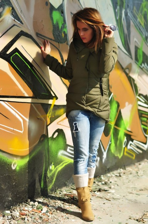 Kurtka damska wiosenna lekko pikowana K-06 z kapturem khaki 3XL Kurtka damska wiosenna lekko pikowana K-06 z kapturem khaki 3XL