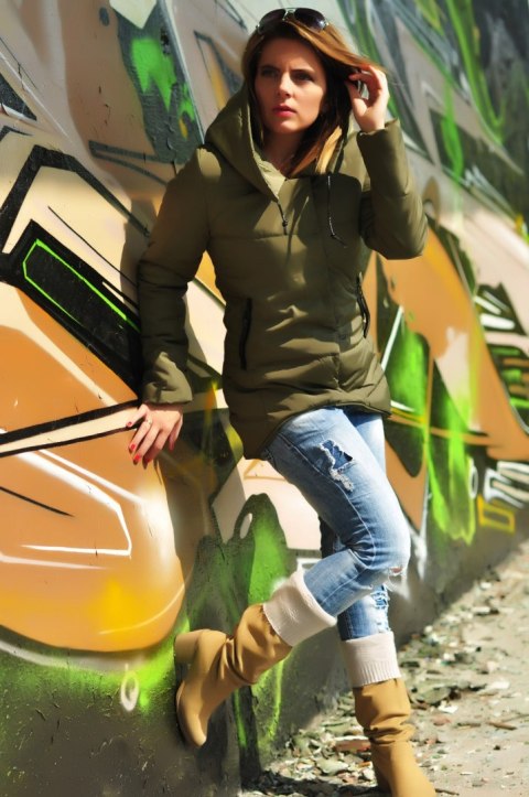 Kurtka damska wiosenna lekko pikowana K-06 z kapturem khaki 3XL Kurtka damska wiosenna lekko pikowana K-06 z kapturem khaki 3XL