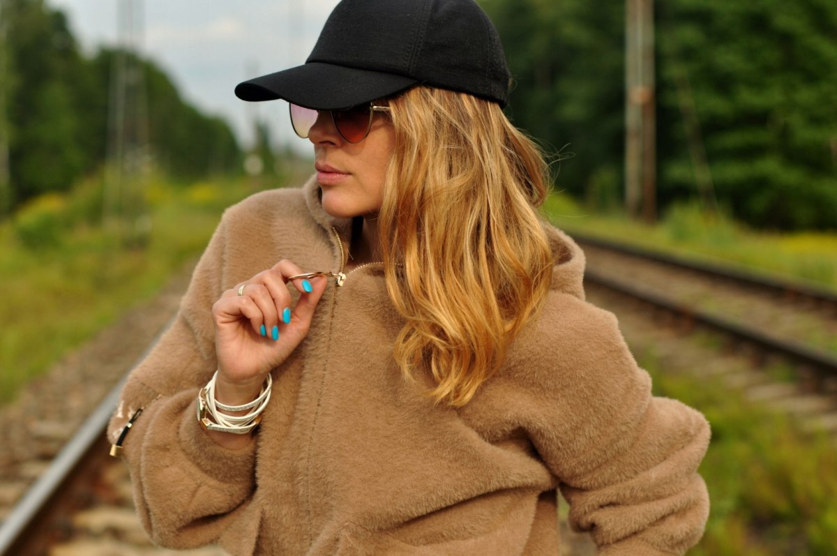 KURTKA ALPAKA z kapturem YOHANIX oversize CAMEL KURTKA ALPAKA z kapturem YOHANIX oversize CAMEL