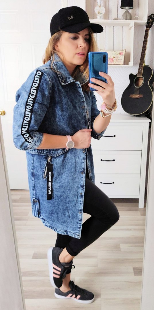 KURTKA JEANS PARKA DEKATYZOWANA z napisami KURTKA JEANS PARKA DEKATYZOWANA z napisami