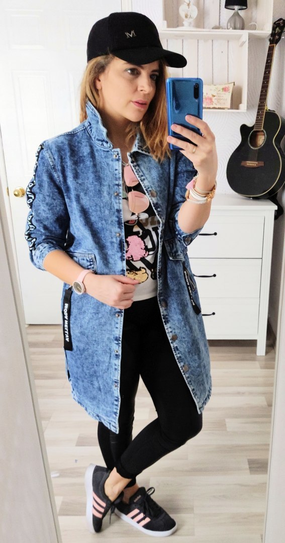KURTKA JEANS PARKA DEKATYZOWANA z napisami KURTKA JEANS PARKA DEKATYZOWANA z napisami