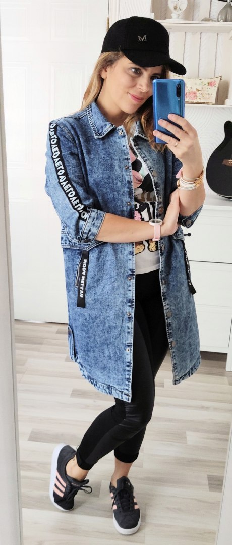 KURTKA JEANS PARKA DEKATYZOWANA z napisami KURTKA JEANS PARKA DEKATYZOWANA z napisami