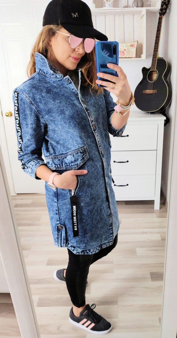 KURTKA JEANS PARKA DEKATYZOWANA z napisami KURTKA JEANS PARKA DEKATYZOWANA z napisami