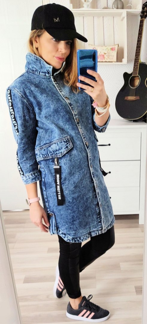 KURTKA JEANS PARKA DEKATYZOWANA z napisami KURTKA JEANS PARKA DEKATYZOWANA z napisami