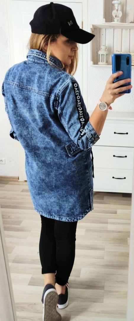 KURTKA JEANS PARKA DEKATYZOWANA z napisami KURTKA JEANS PARKA DEKATYZOWANA z napisami